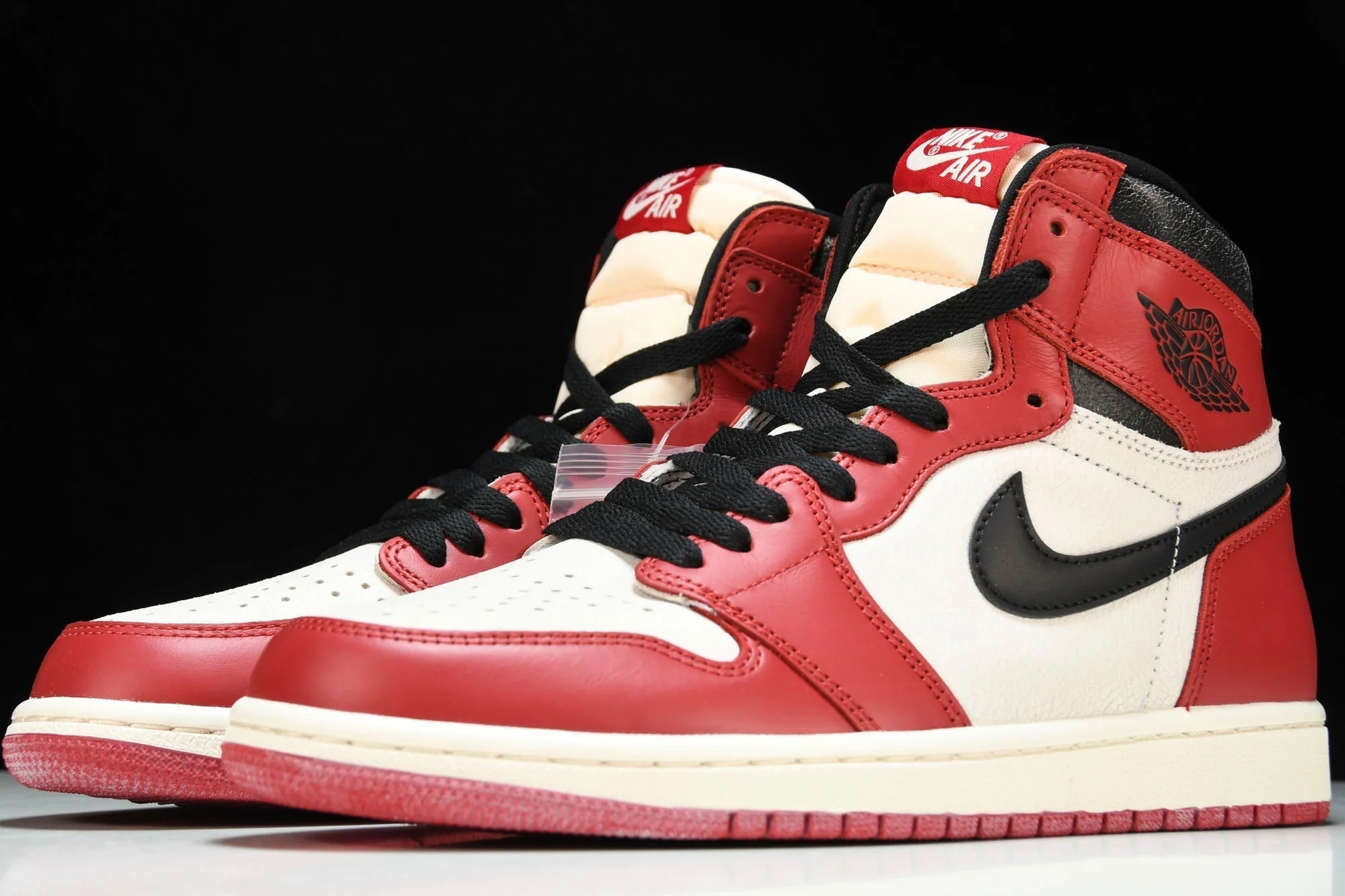 AJ1 Retro High 'Lost and Found'