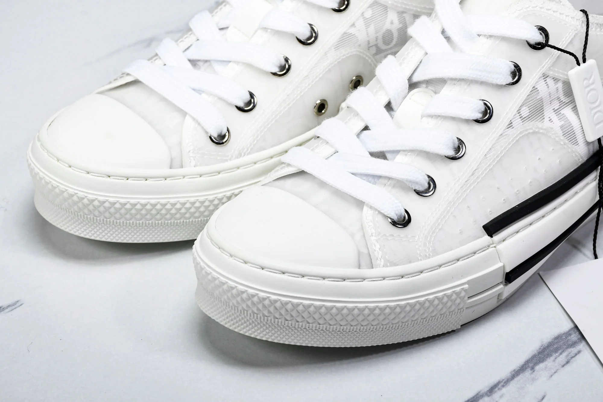 D1or B23 Low 'Oblique White'