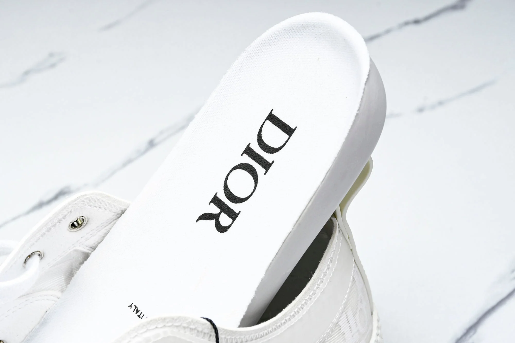 D1or B23 Low 'Oblique White'