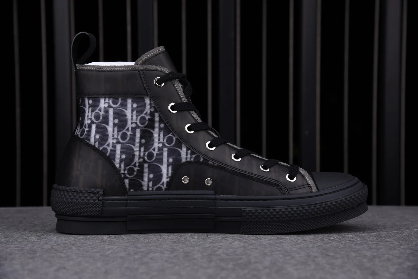 D1or B23 High 'Oblique Black'