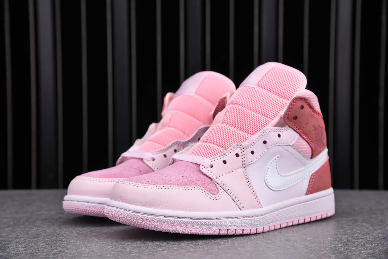 AJ1 Mid 'Digital Pink'