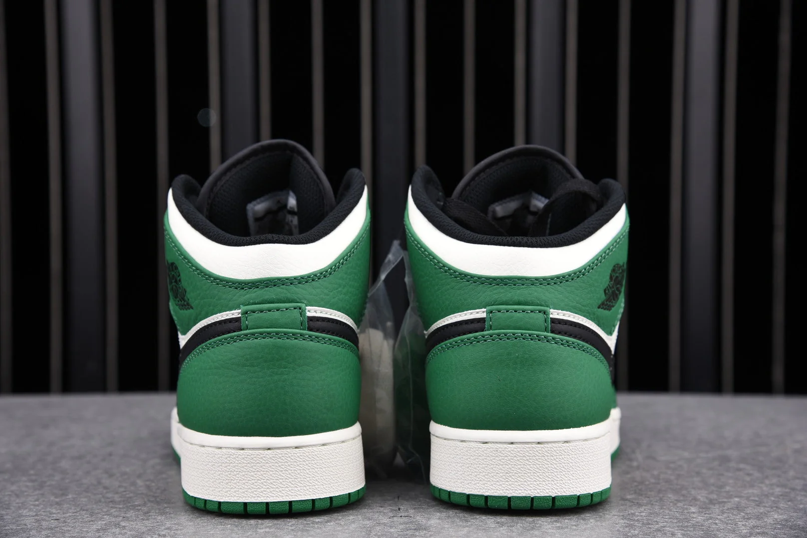 AJ1 Mid SE GS 'Pine Green'