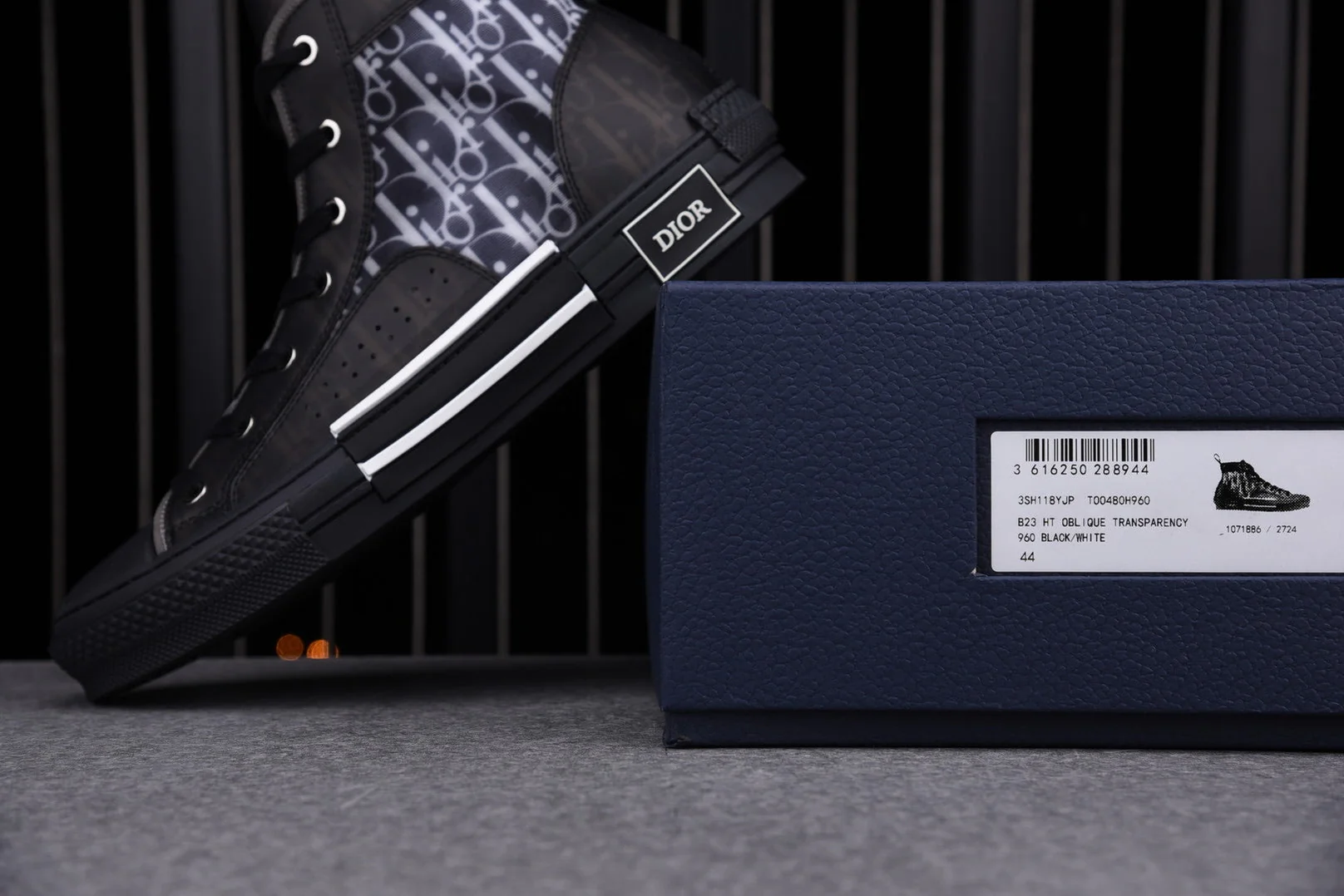 D1or B23 High 'Oblique Black'