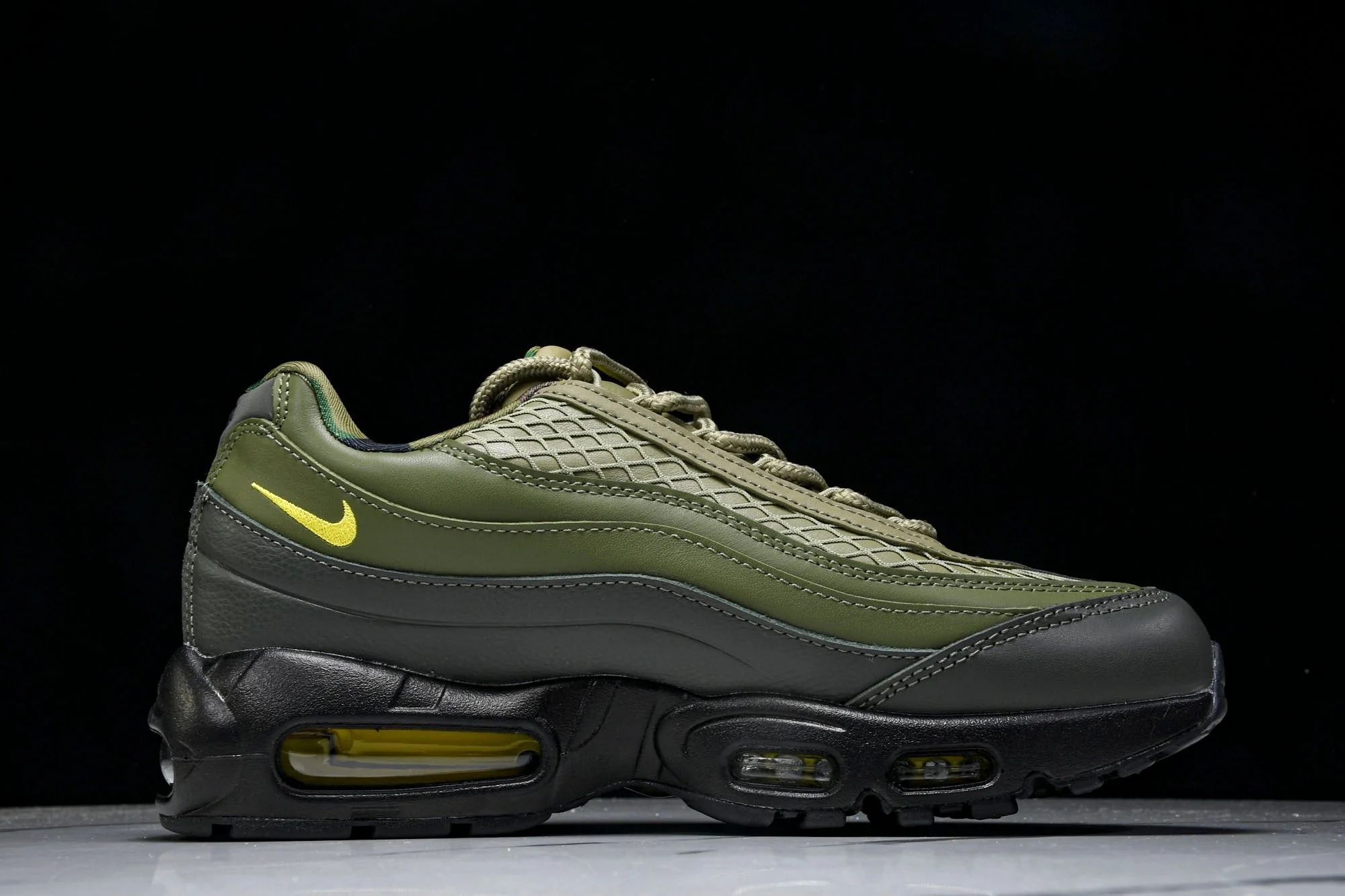 Corteiz x AM95 'Gutta Green'