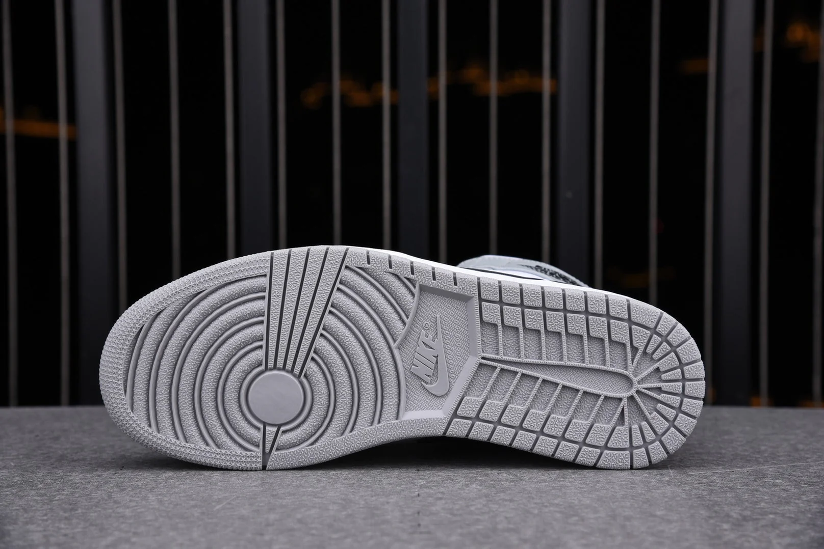 AJ1 Mid 'Smoke Grey'
