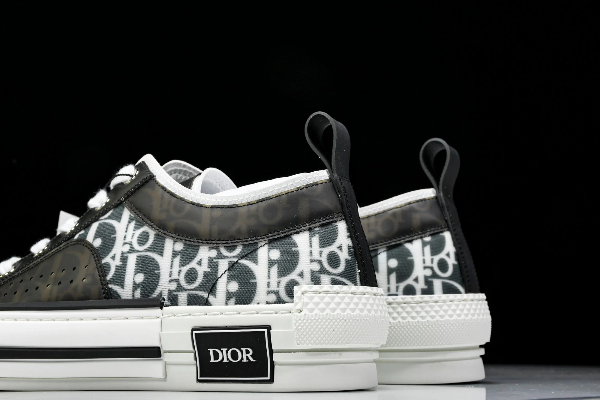 D1or B23 Low 'Oblique Black White'