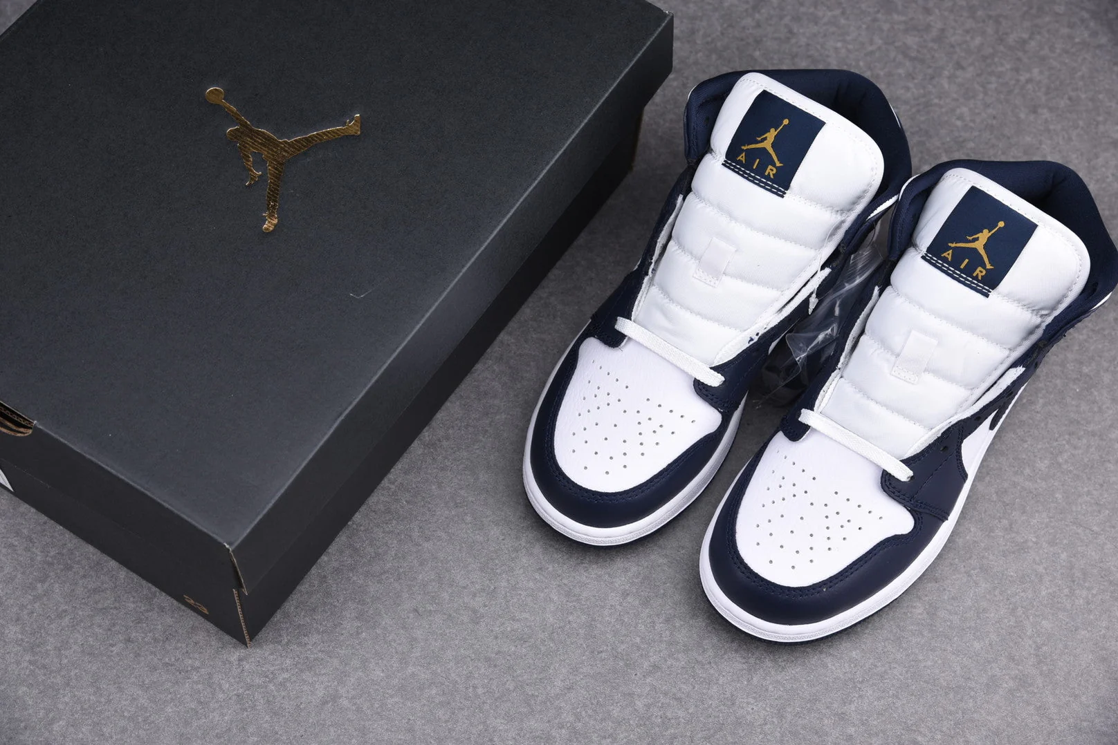 AJ1 Mid GS 'Obsidian'