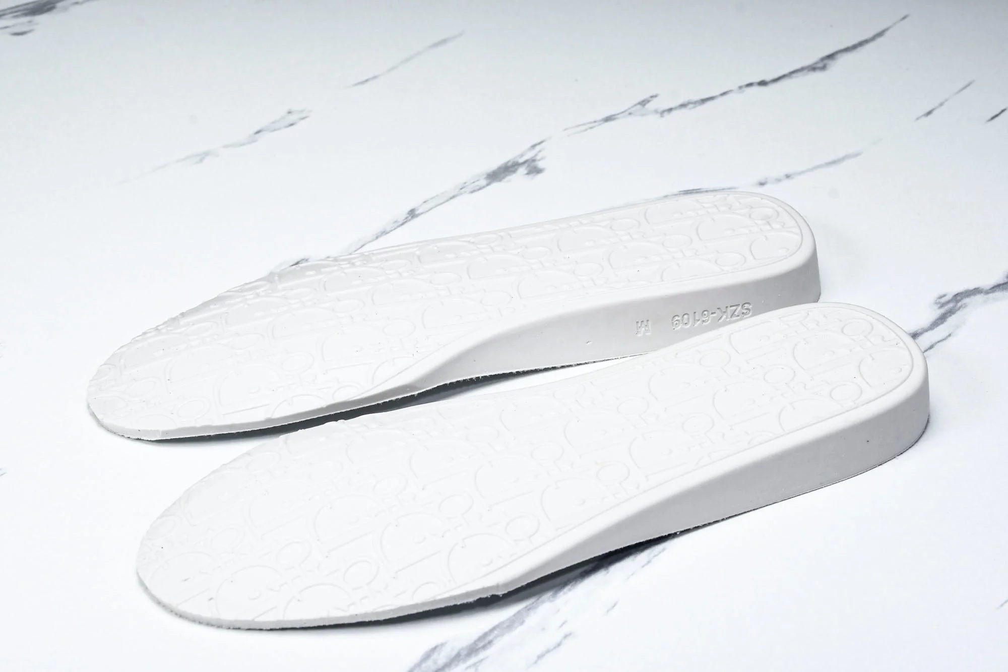 D1or B23 Low 'Oblique Silver'