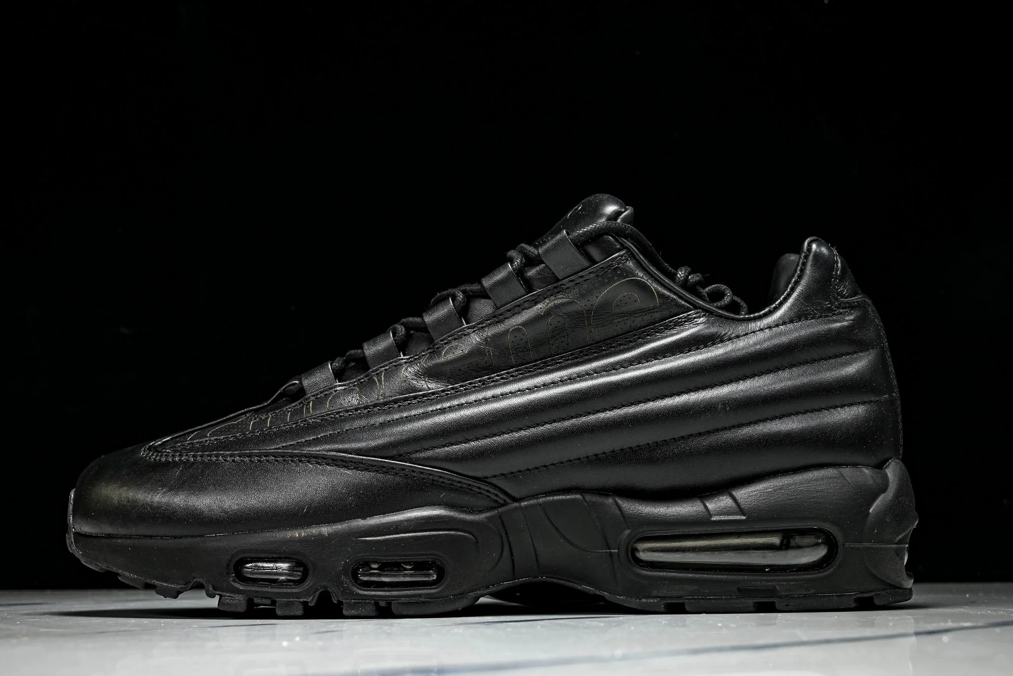 Supreme x AM95 Lux 'Black'