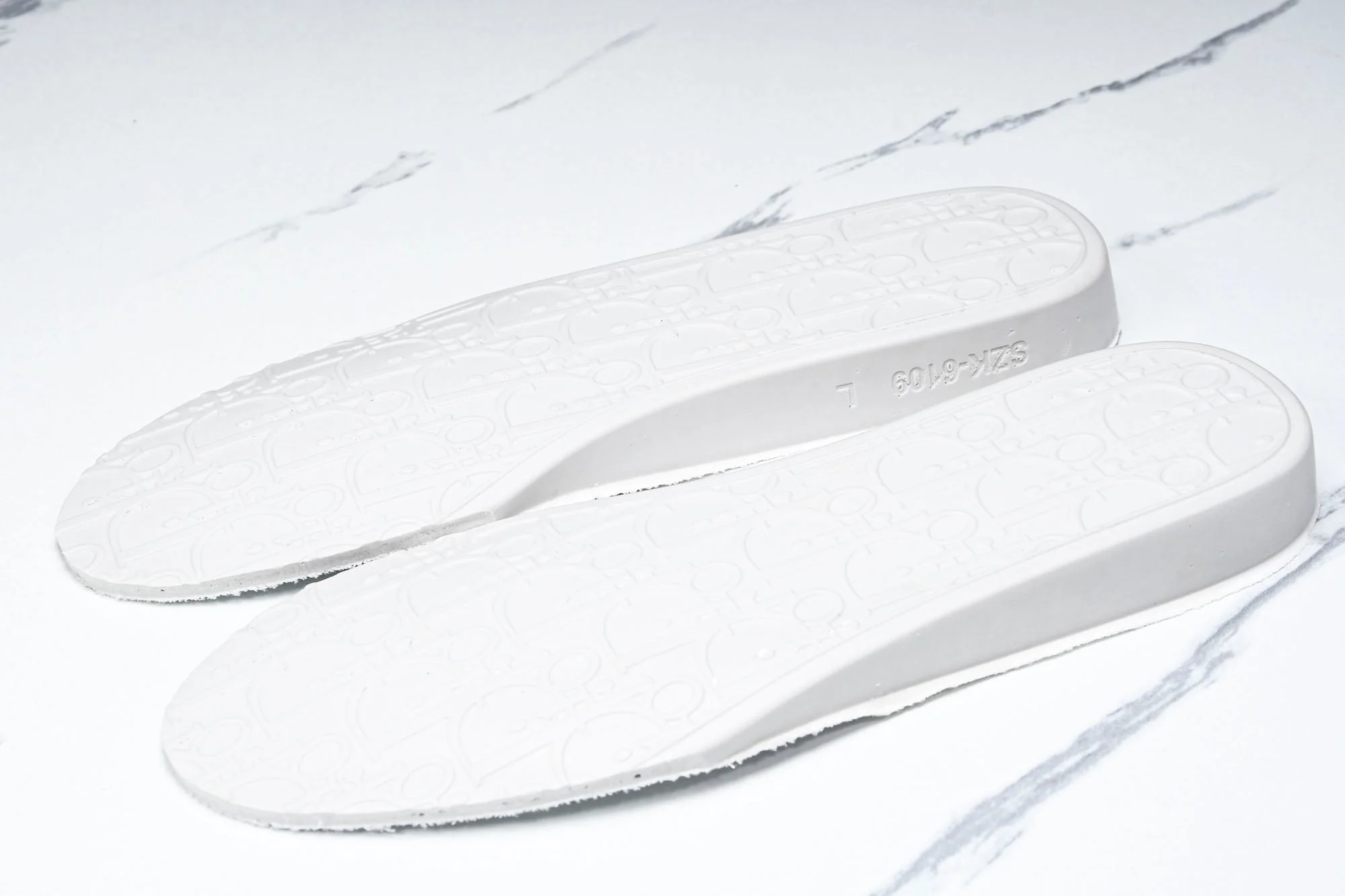 D1or B23 High 'Oblique Black White'