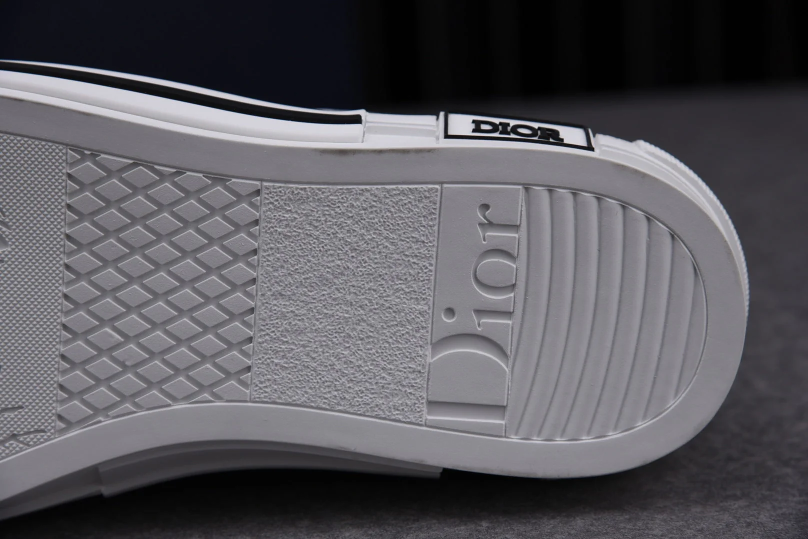 D1or B23 High 'Oblique White'