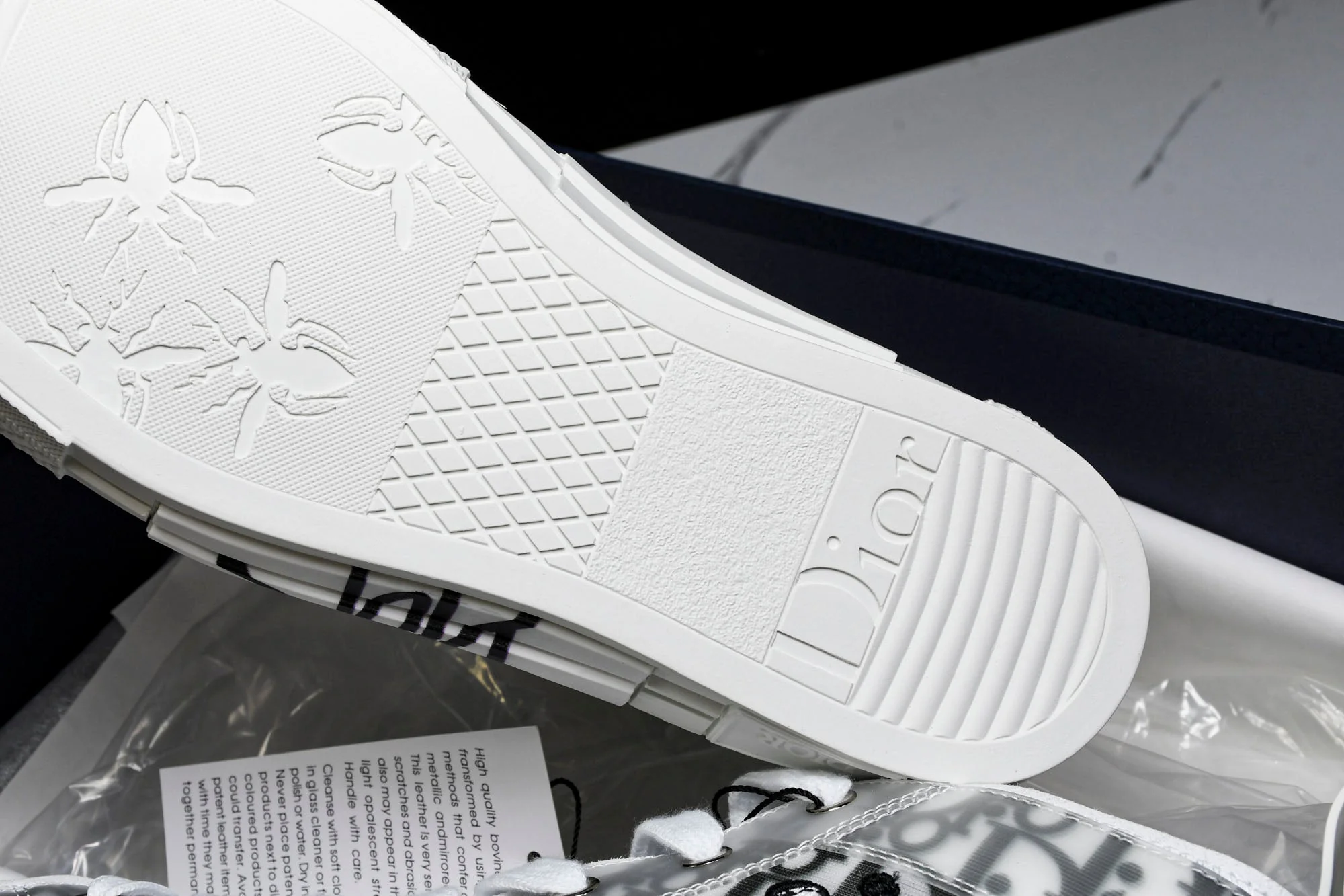 D1or B23 High x Shawn Stussy 'Bee Embroidery Patch'