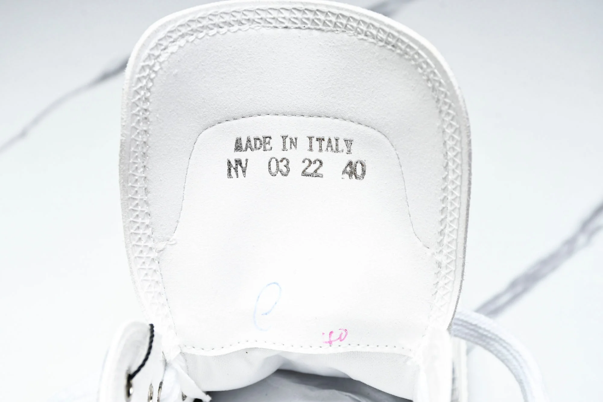 D1or B23 High 'Oblique Red Blue Pixel'