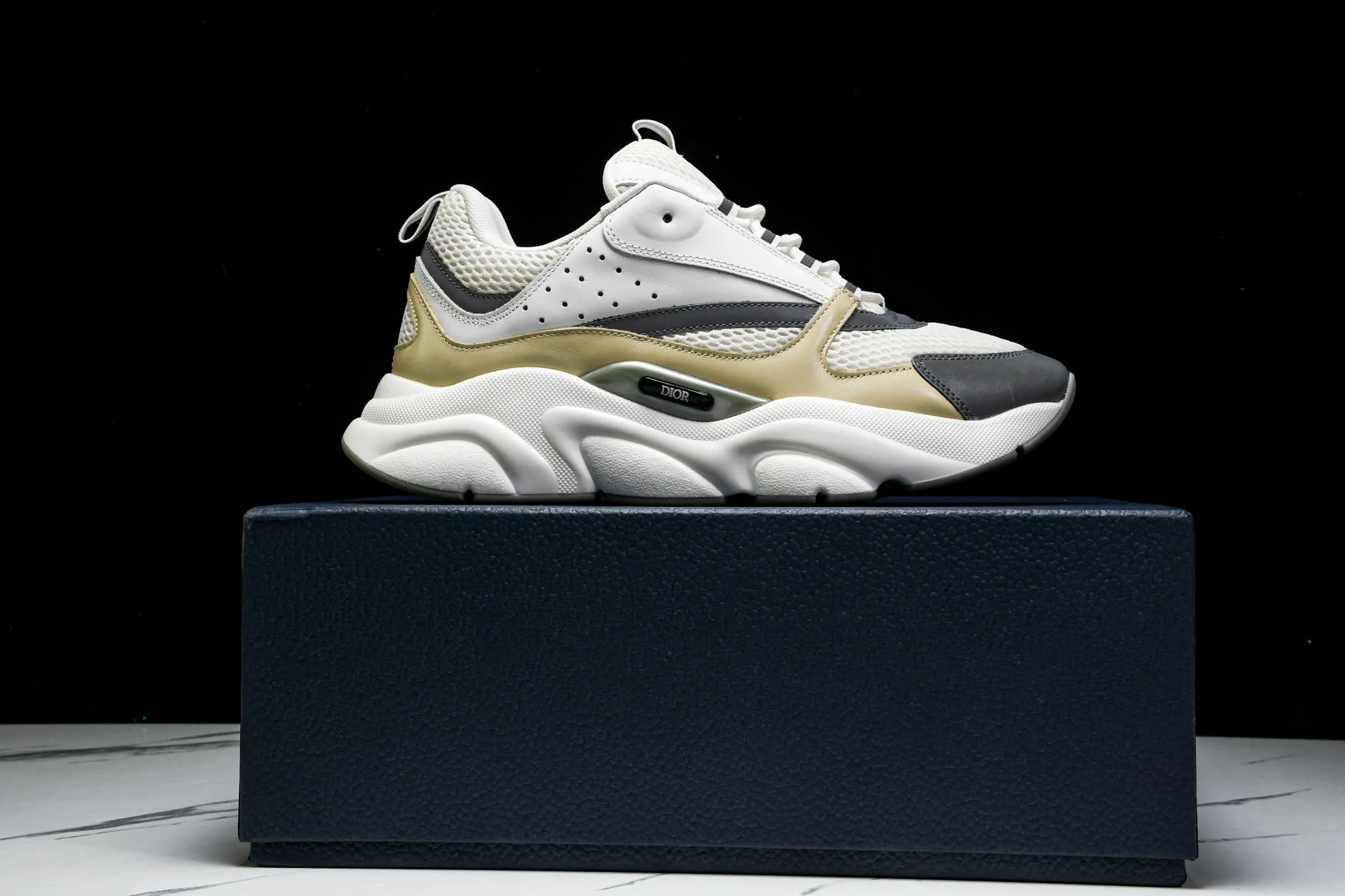 D1or B22 'White Beige Silver'