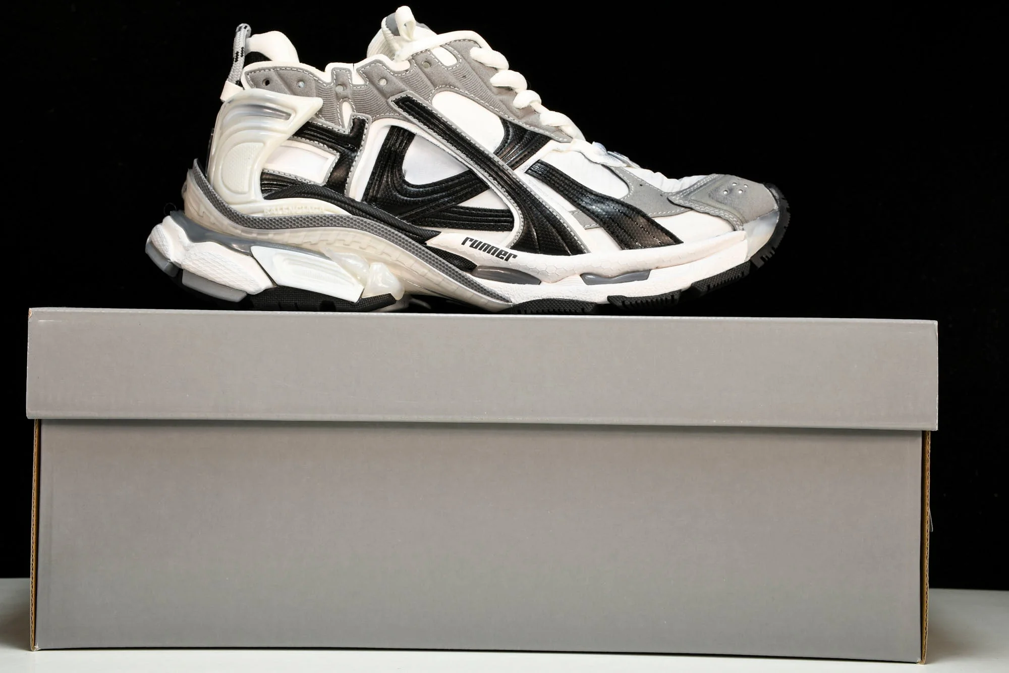 Runner 'White Black Grey'