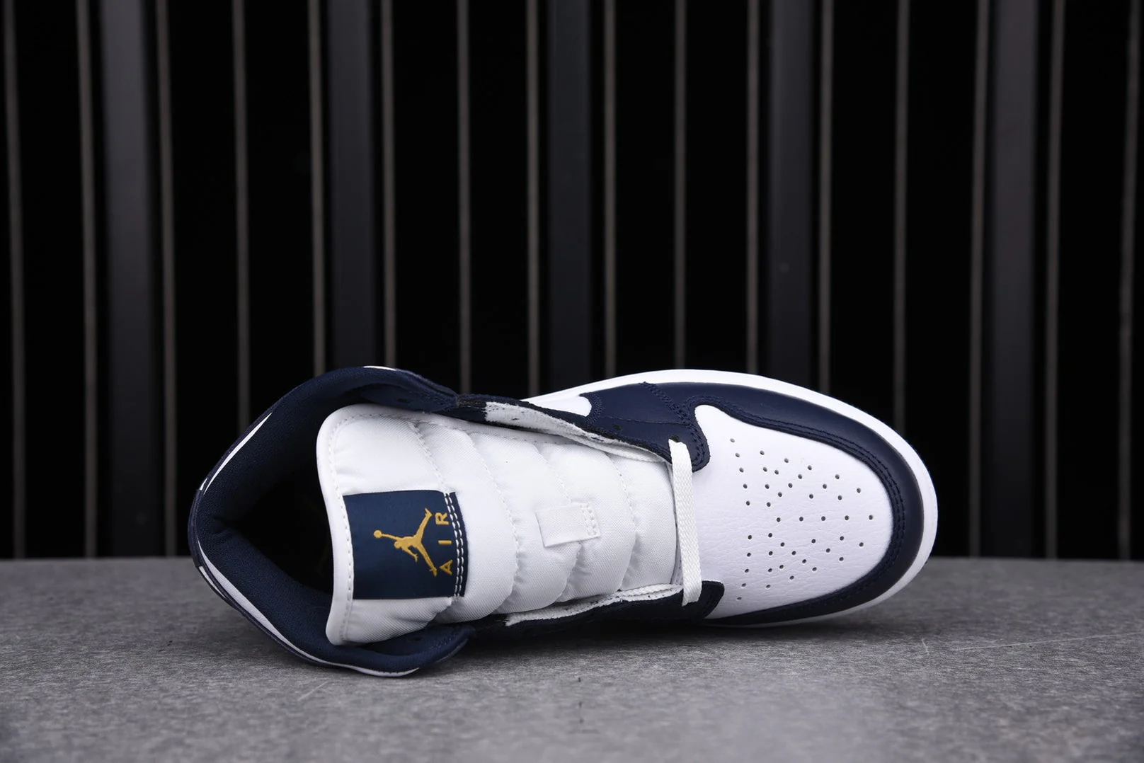 AJ1 Mid GS 'Obsidian'