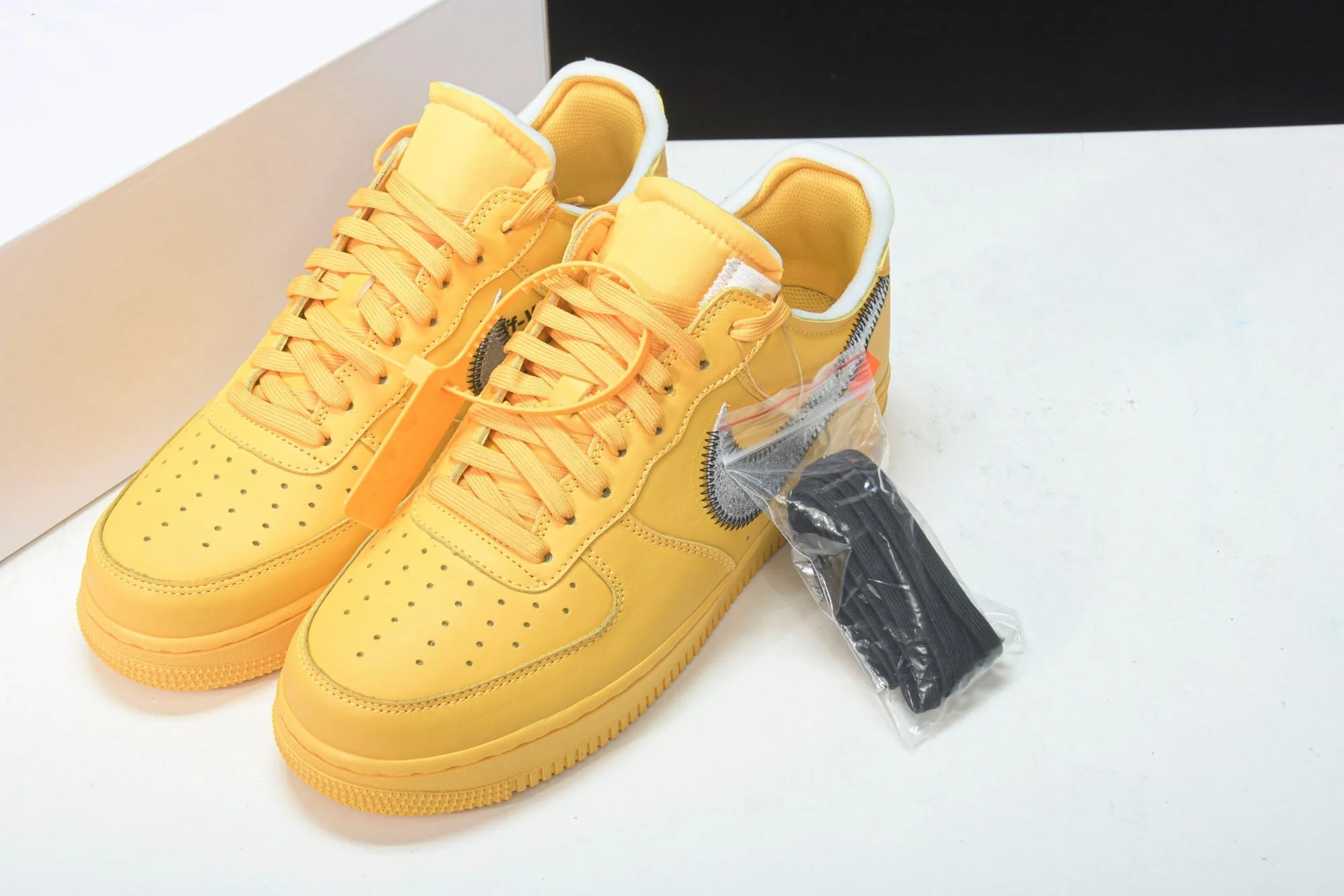 Off-White AF1 'University Gold'