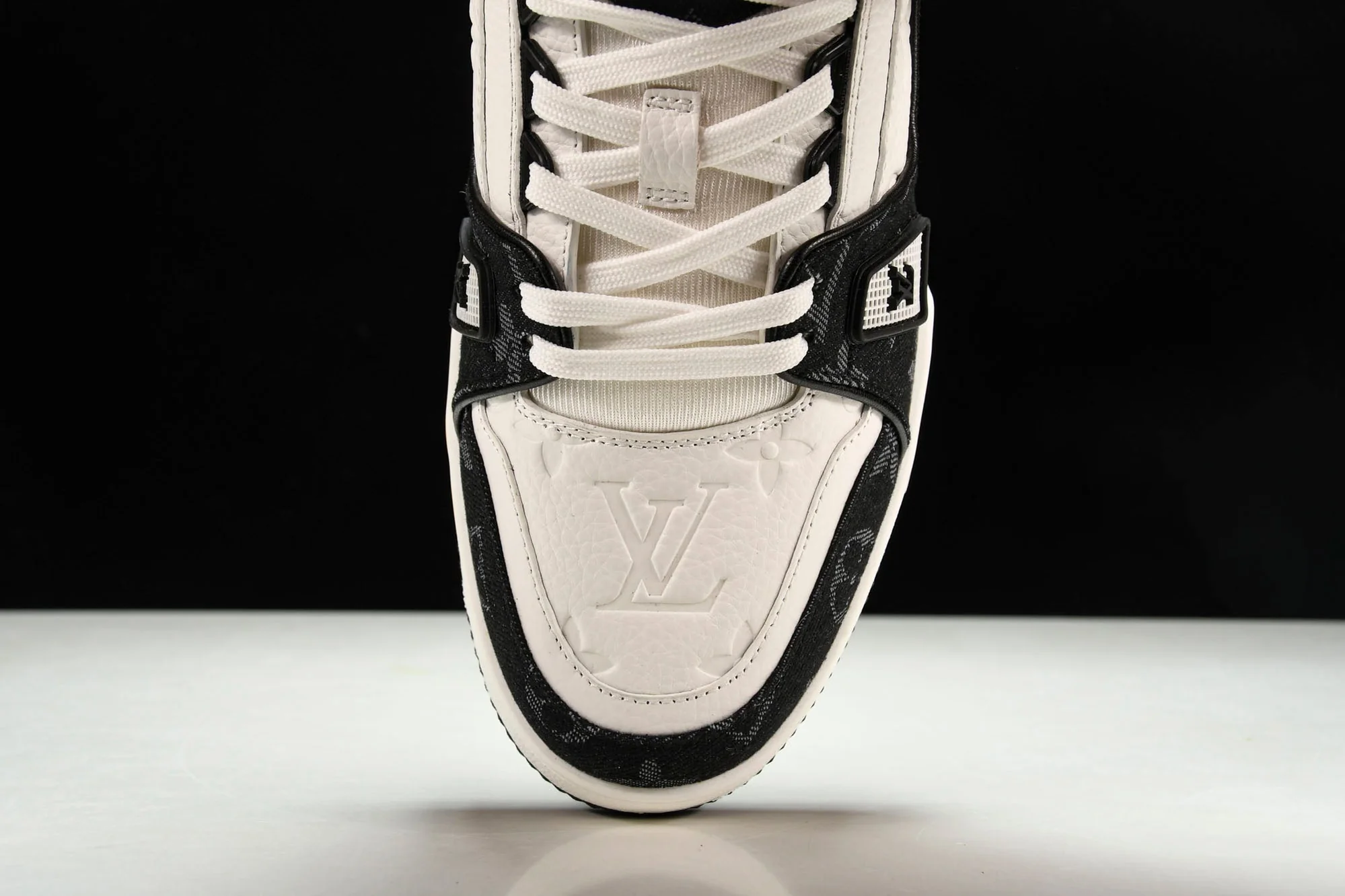 Louis Vuittоп Trainer Low 'Black White'