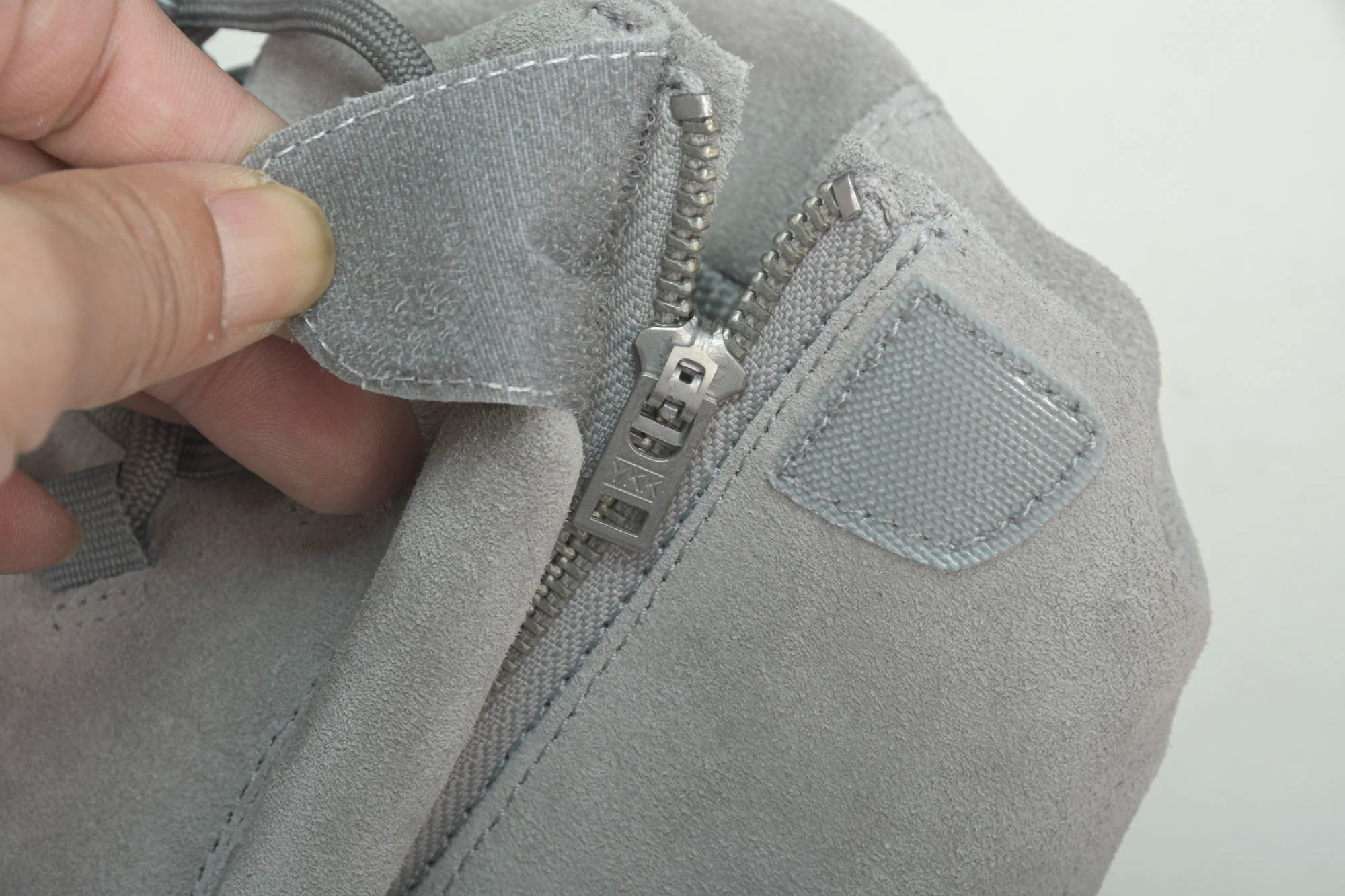 Yzy Boost 750 Light Grey 'Glow In the Dark'