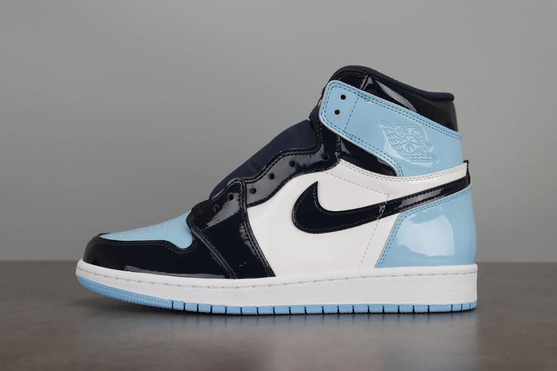 AJ1 Retro High UNC Patent “Blue Chill”
