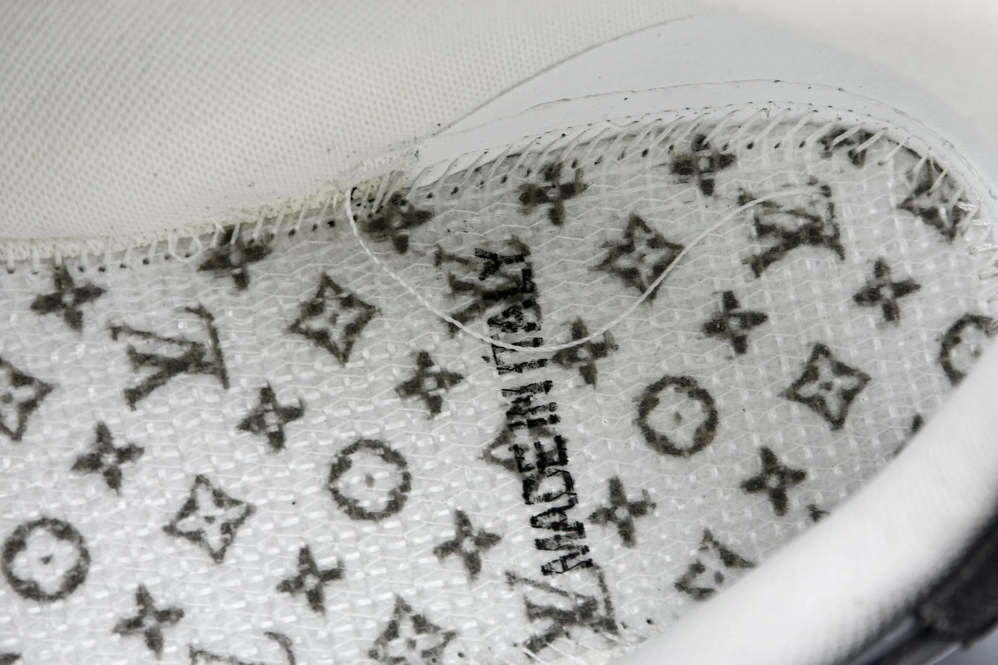 Louis Vuittоп Trainer Low 'Black Distressed'