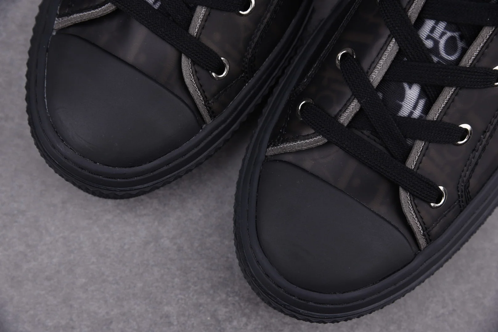 D1or B23 High 'Oblique Black'