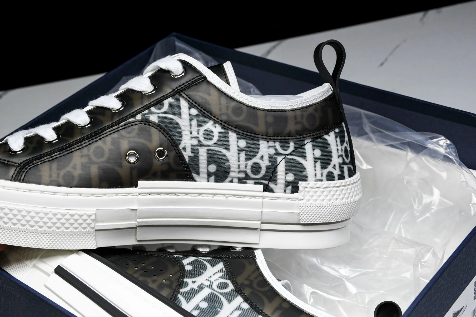 D1or B23 Low 'Oblique Black White'