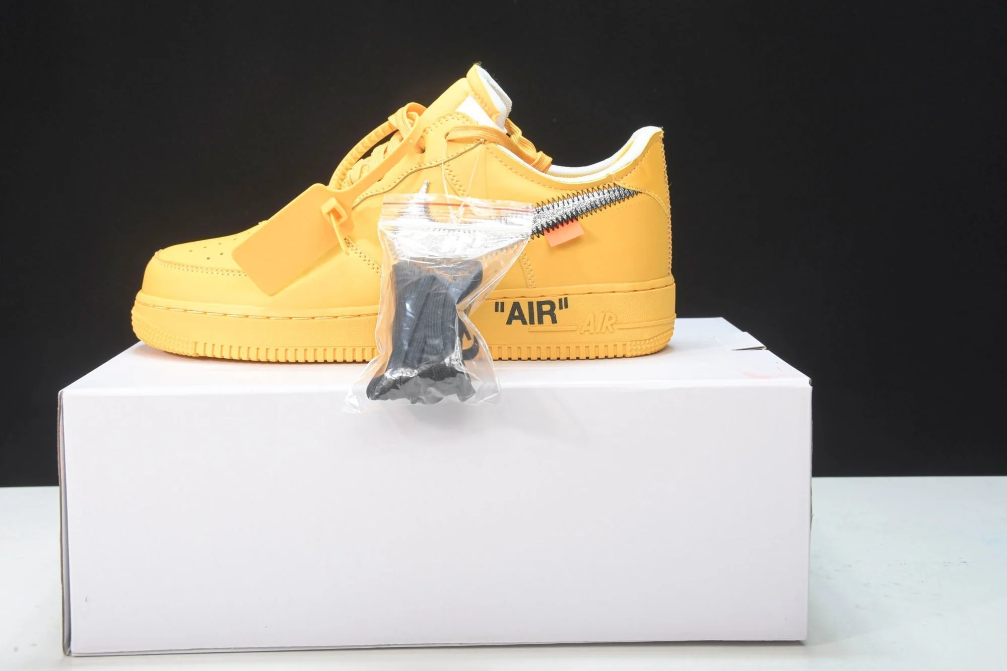 Off-White AF1 'University Gold'