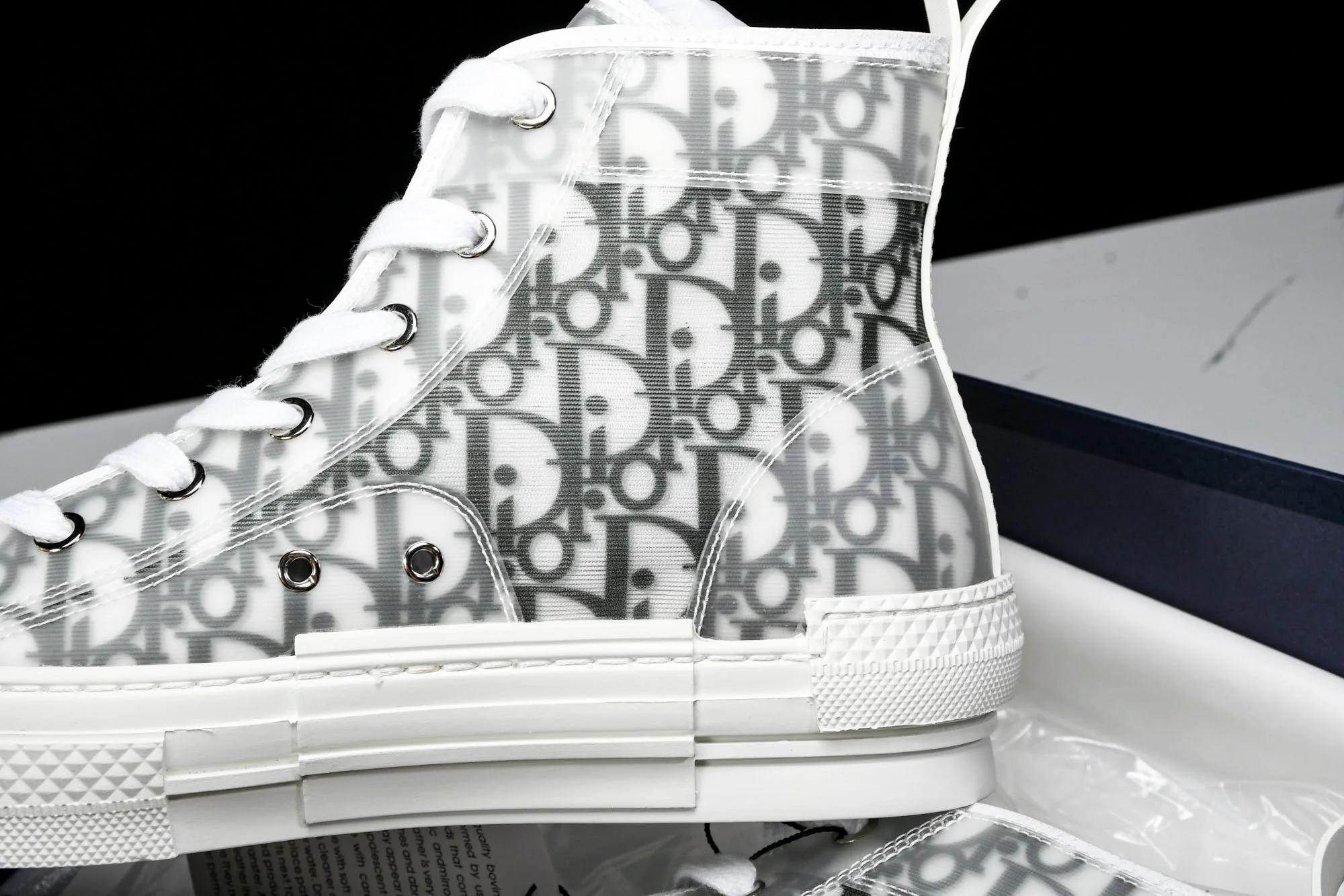 D1or B23 High x Shawn Stussy 'Bee Embroidery Patch'