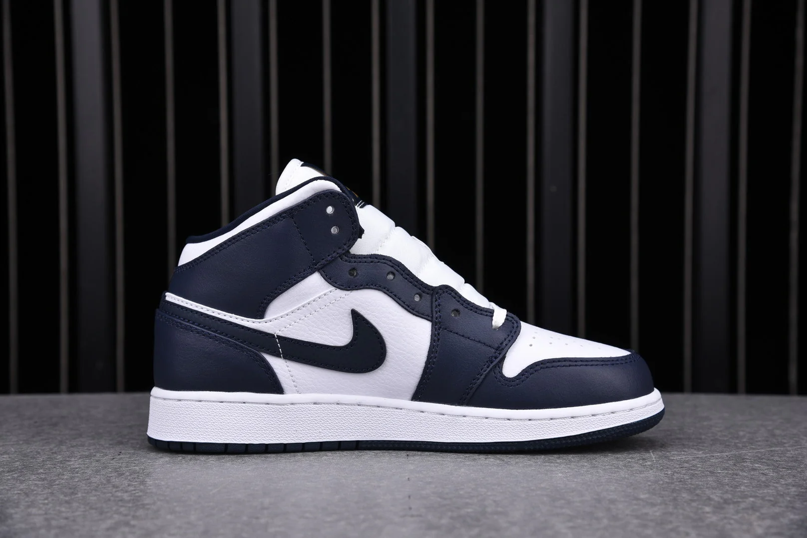 AJ1 Mid GS 'Obsidian'