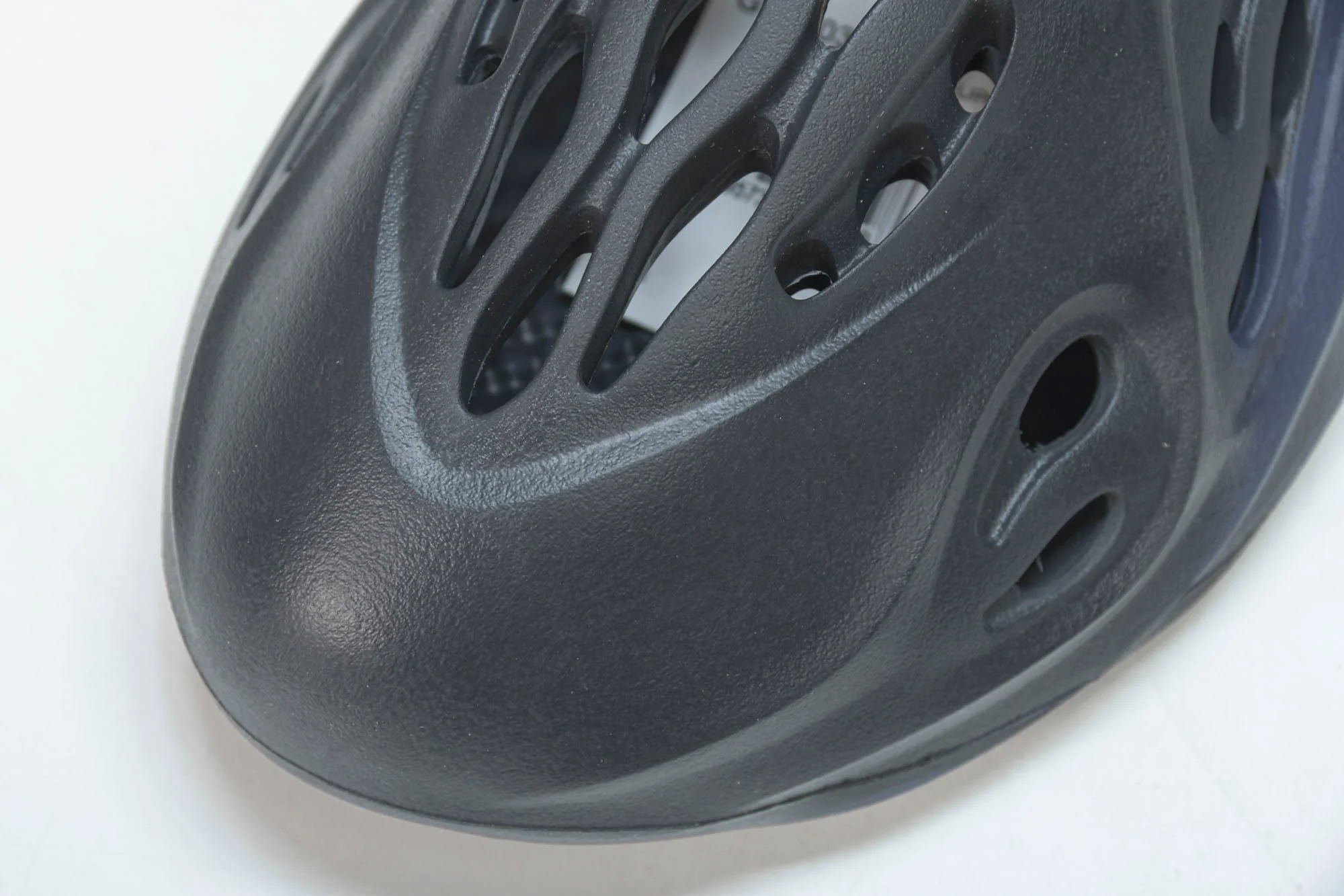 Yzy Foam RNNR 'Mineral Blue'