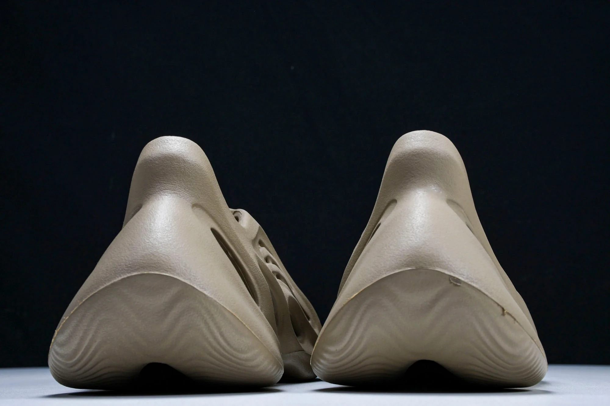 Yzy Foam RNNR 'Mist'