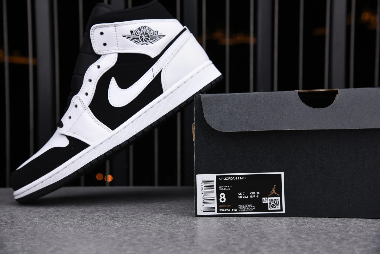 AJ1 Retro Mid 'Tuxedo'