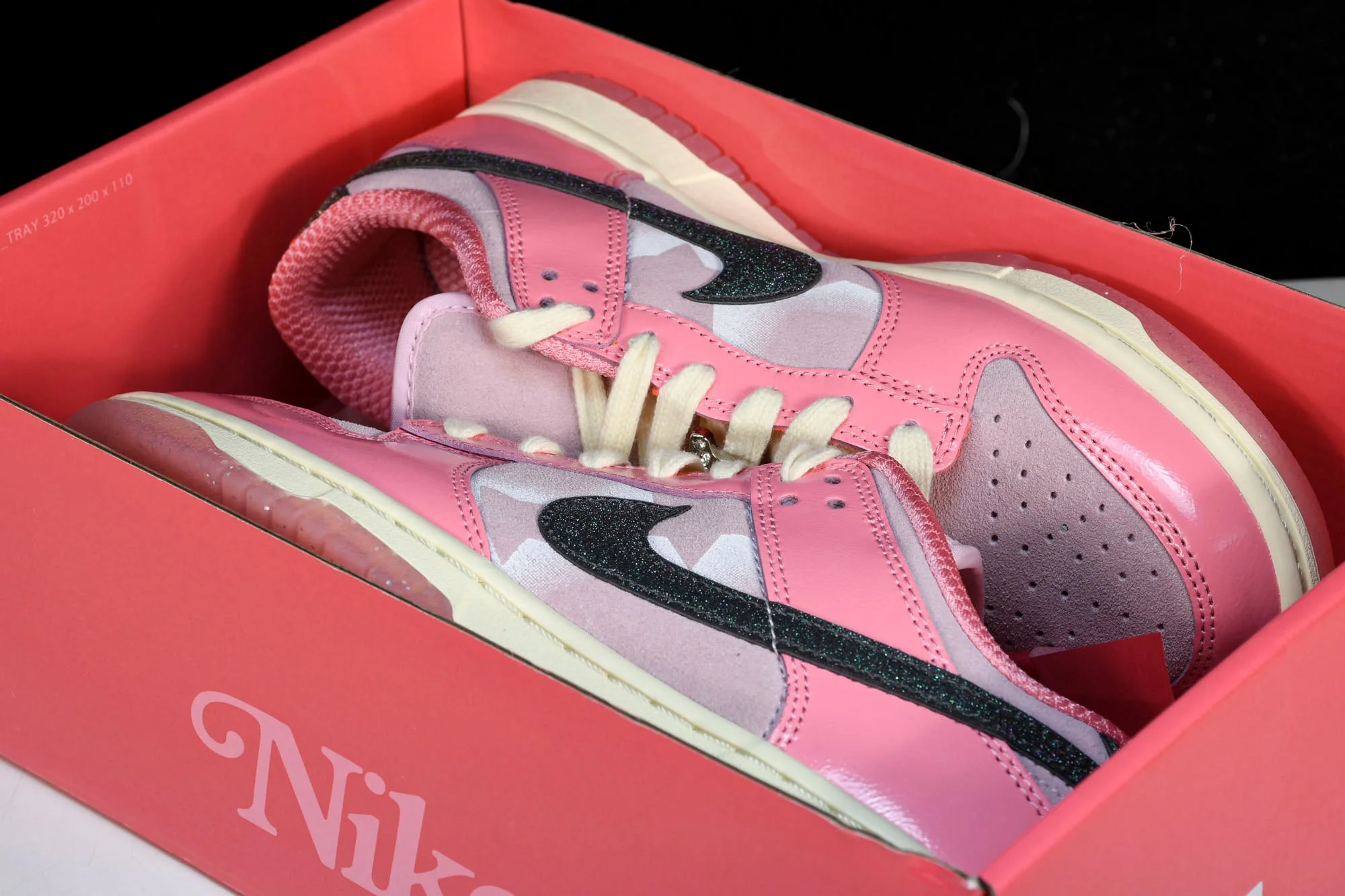 SB Dnk Low LX 'Barbie'