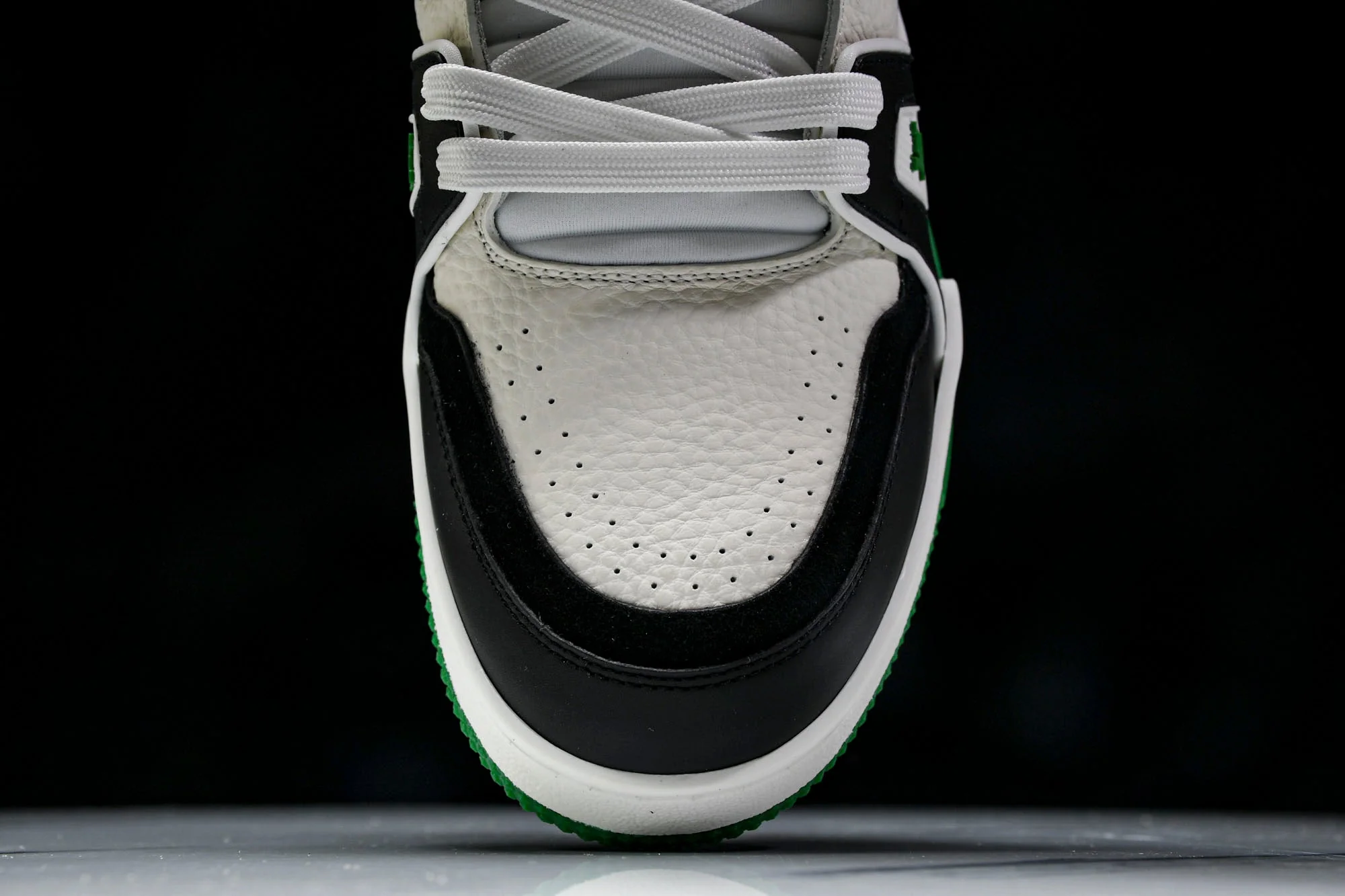 Louis Vuittоп Trainer Low 'Black White Green Sole'