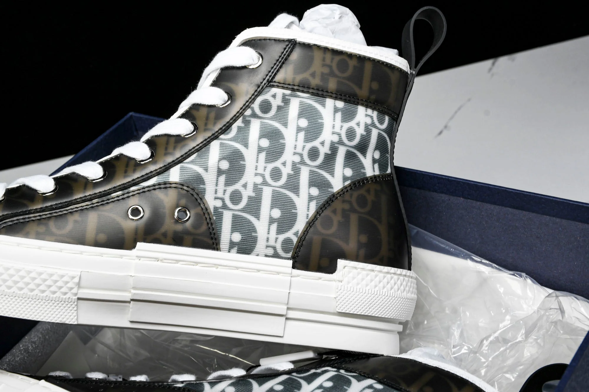 D1or B23 High 'Oblique Black White'