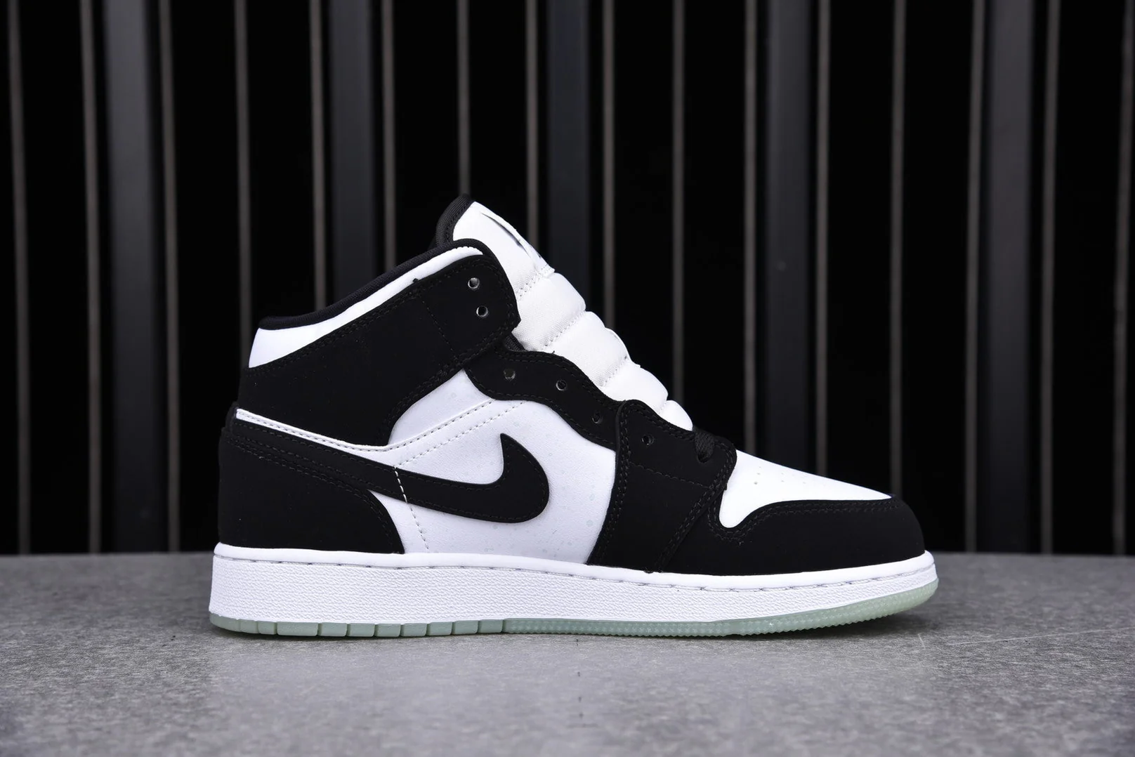 AJ1 Mid SE GS 'Glow in the Dark Panda'