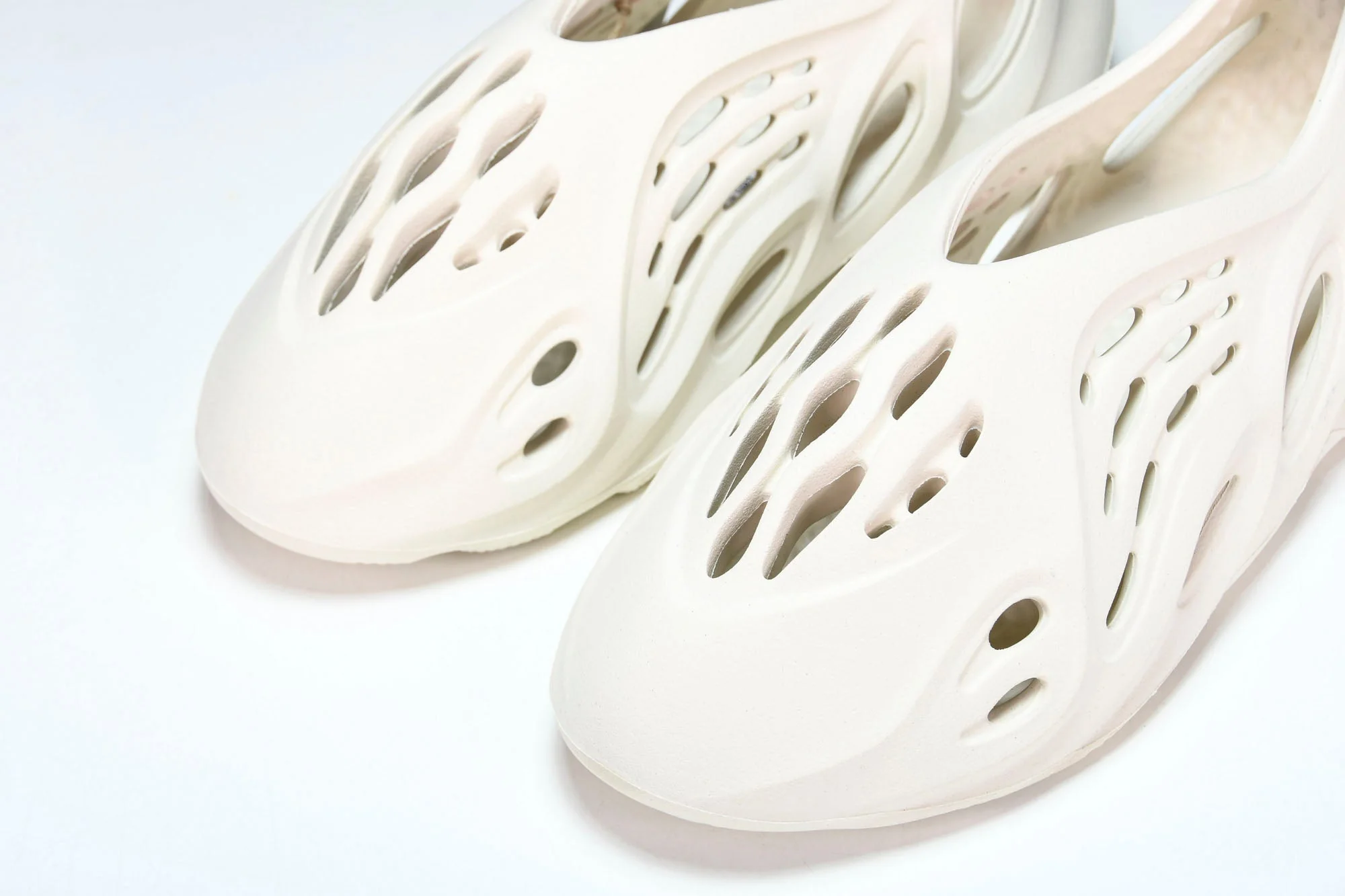 Yzy Foam RNNR 'Ararat'