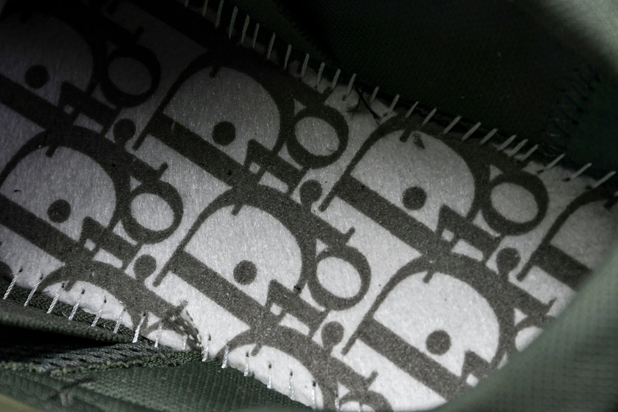 D1or B30 'Olive White'