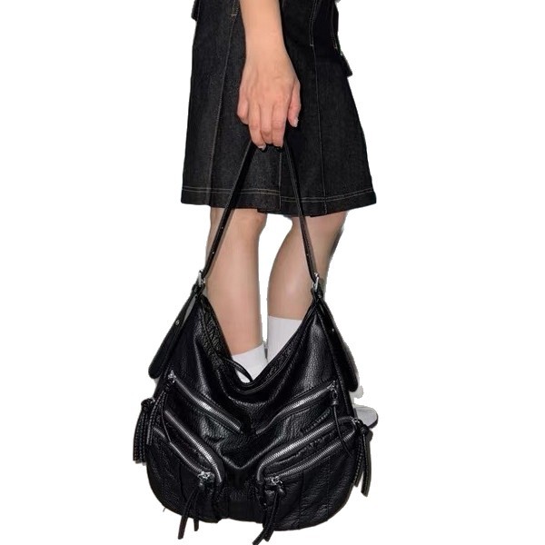 Autumn Winter New Vintage Large Capacity Tote Bag Sweet Cool Spicy Girl Motorcycle Style Single Shoulder Crossbody Bag Commuting Bag