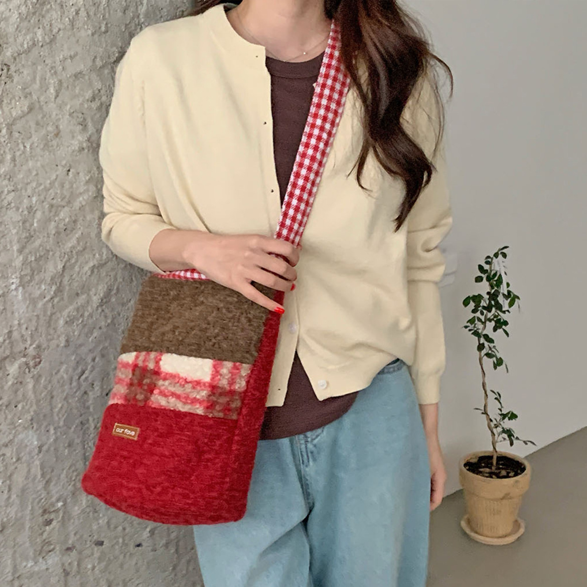 Winter New Barn Style Bucket Bag Fashion Plush Patchwork Color Block Round Bucket Bag Large Capacity Single Shoulder Crossbody Bag for Women
