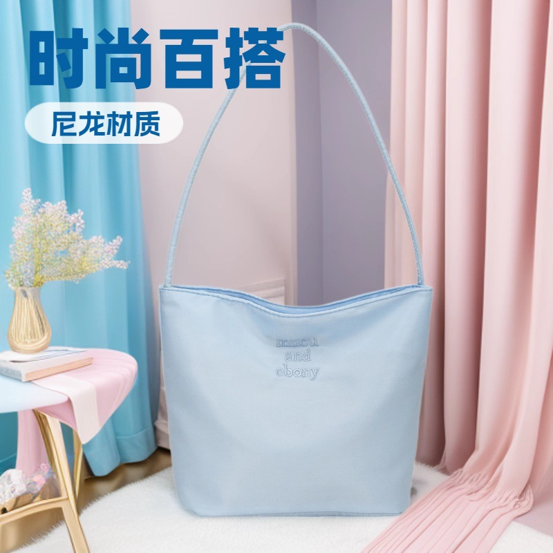 Simple and Practical Gift High-Value Handbag 2023 New Bucket Bag for Women Casual Commuting Versatile Underarm Bag