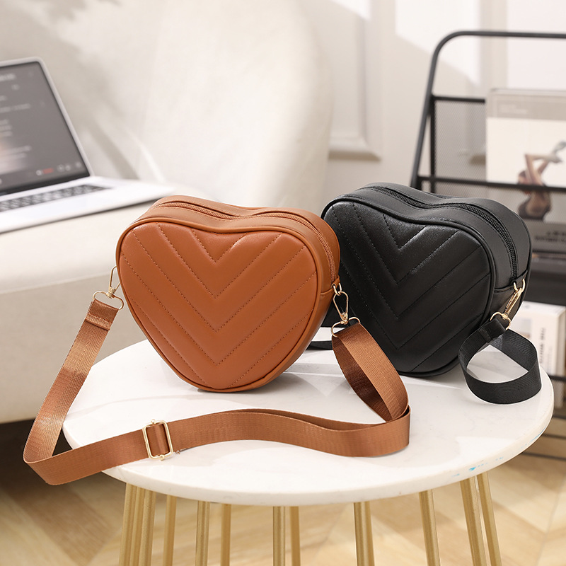 Sweet Heart-shaped Small Bag 2024 New Fashion Embroidered Women's Bag Single Shoulder Crossbody Bag Ladies' Phone Bag Dropshipping