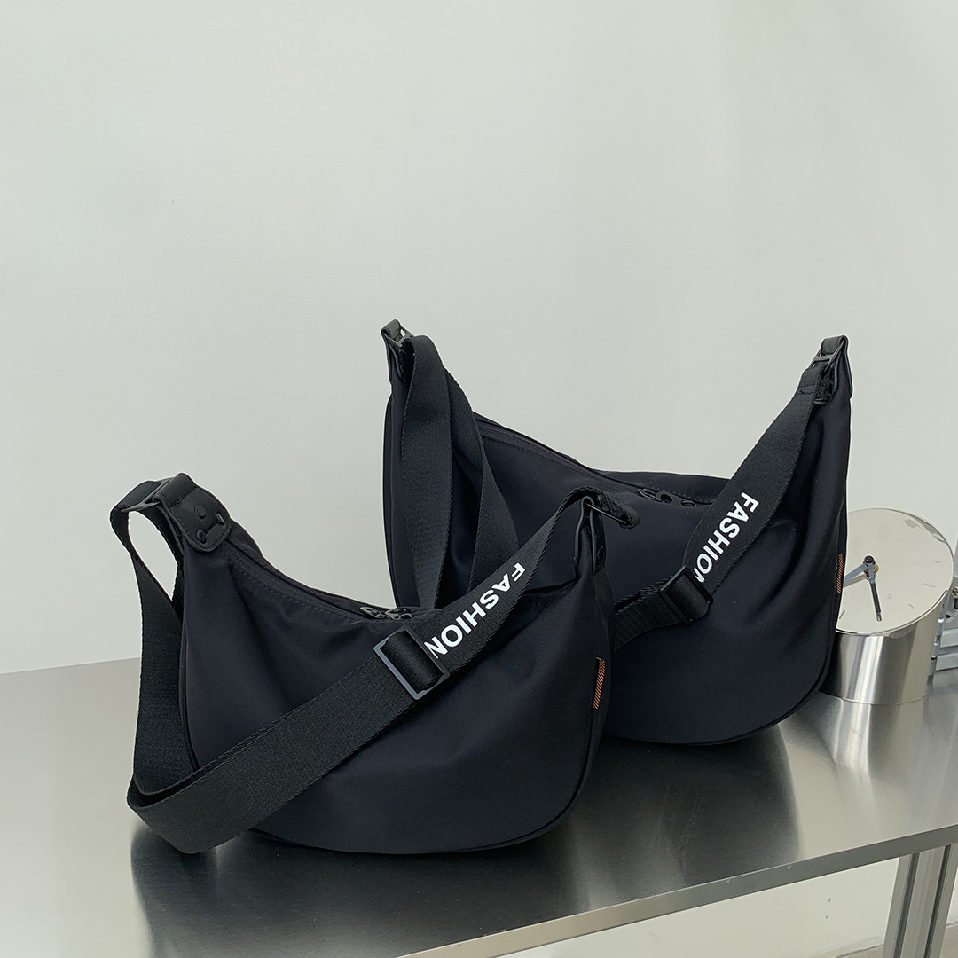 Casual Bag for Women 2022 Autumn Winter New Large Capacity Wide Shoulder Strap Crossbody Bag Nylon Fabric Large Capacity Single Shoulder Bag Trendy