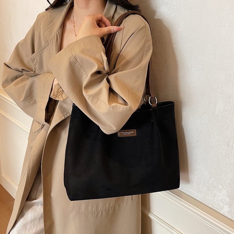 Vintage Light Luxury Large Capacity Tote Bag Fashion Versatile Commuter Bag for Women Niche Simple Casual Shoulder Crossbody Bag