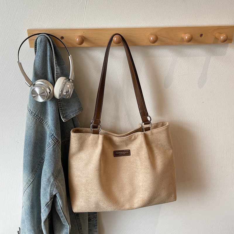 Vintage Light Luxury Large Capacity Tote Bag Fashion Versatile Commuter Bag for Women Niche Simple Casual Shoulder Crossbody Bag