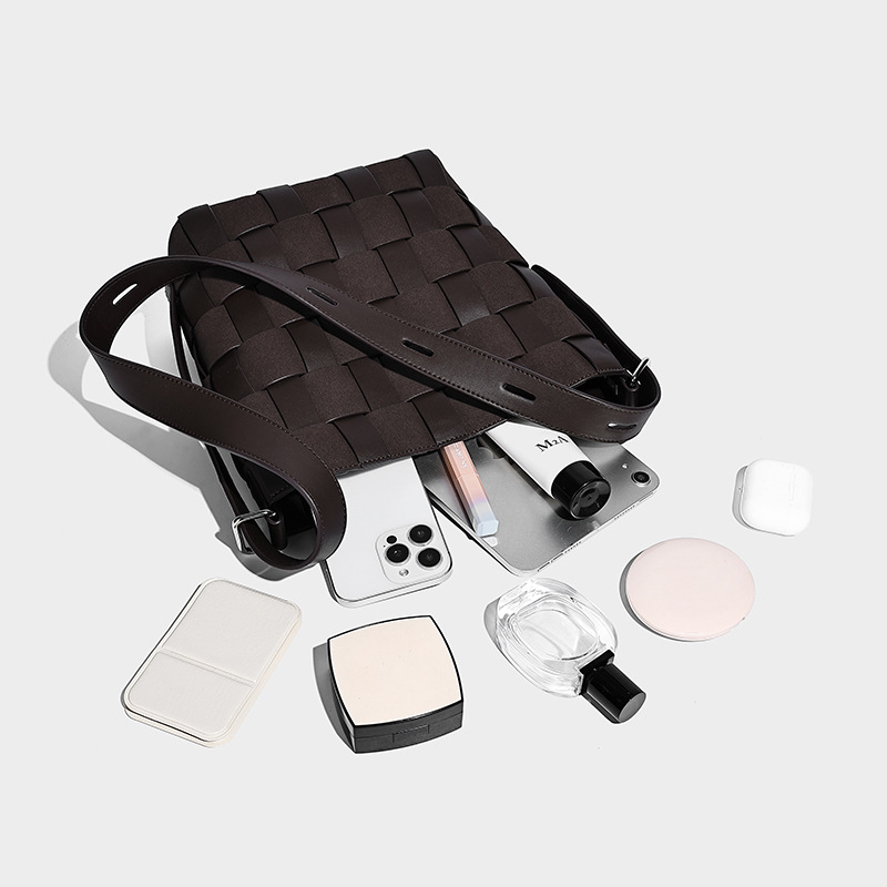 Elegant Woven Shoulder Bag