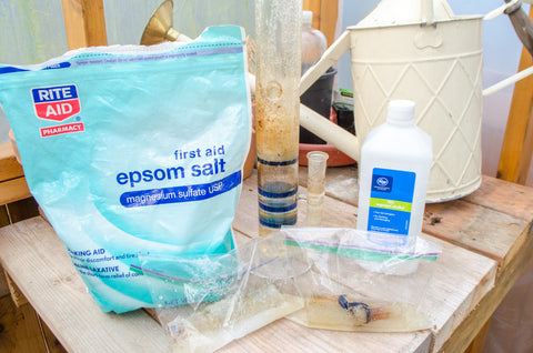 The Benefits of Using Glass Bongs - Cleaning a glass bong