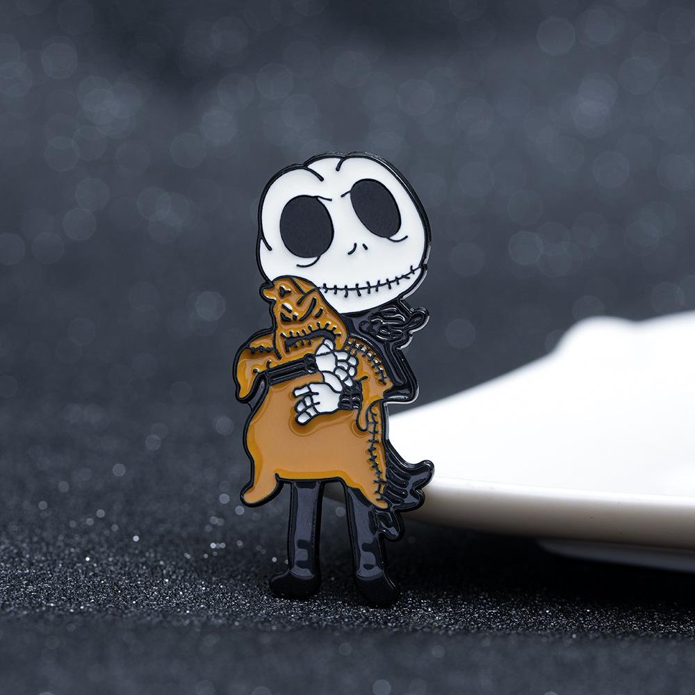 Scaring Skull Enamel Pin